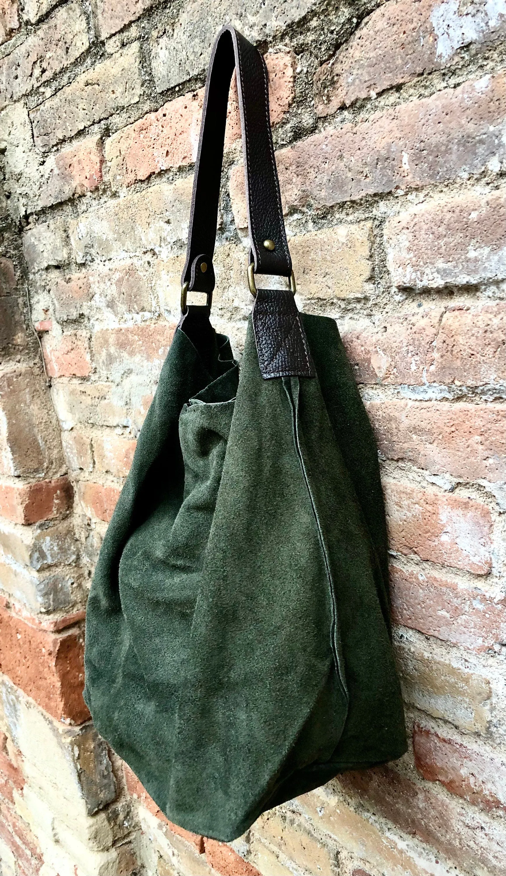 Slouch leather bag in dark GREEN.  Soft hobo shoulder bagn with ZIPPER. Book or tablet bags in suede. Dark GREEN suede bag. Dark green purse