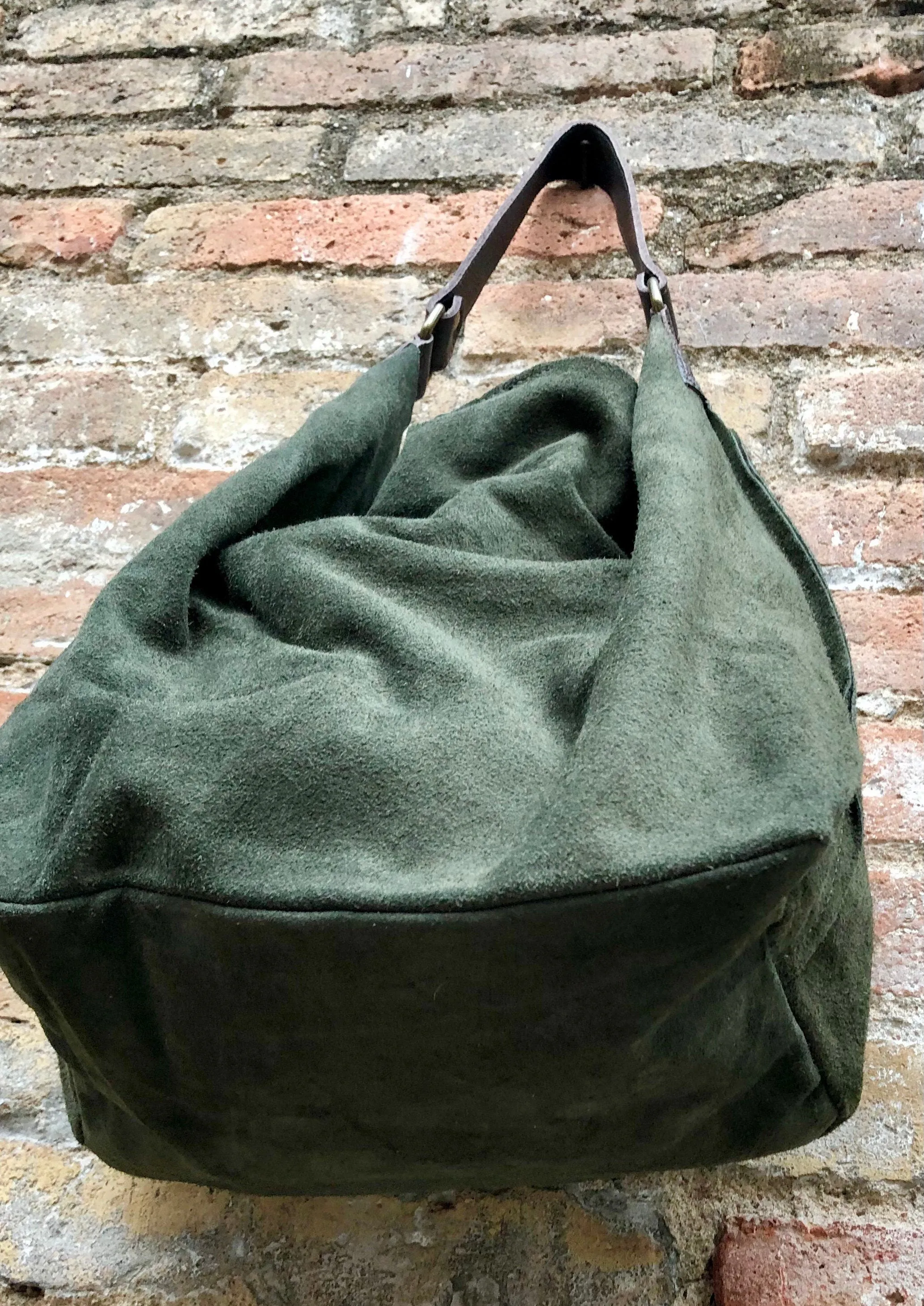Slouch leather bag in dark GREEN.  Soft hobo shoulder bagn with ZIPPER. Book or tablet bags in suede. Dark GREEN suede bag. Dark green purse