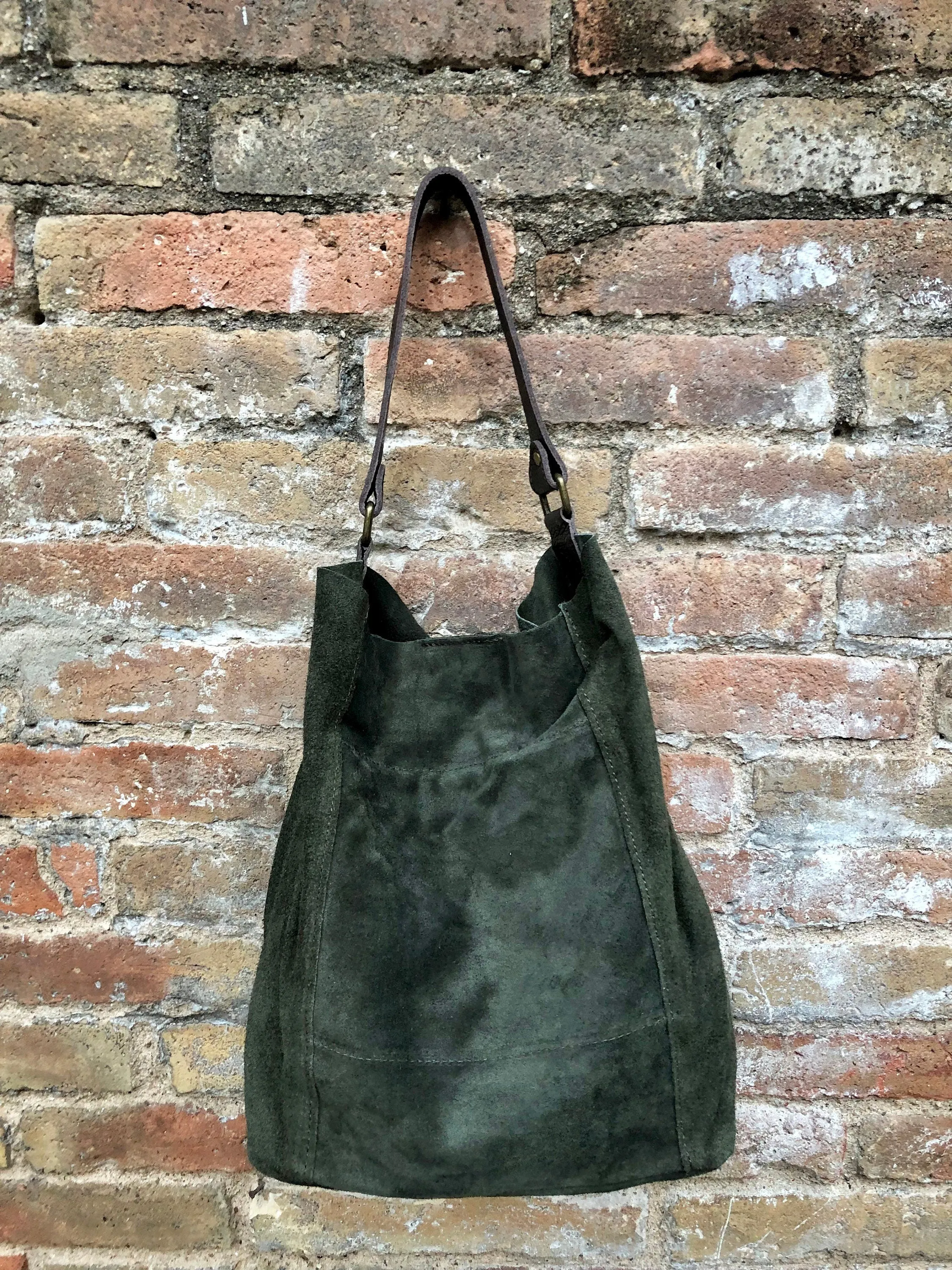 Slouch leather bag in dark GREEN.  Soft hobo shoulder bagn with ZIPPER. Book or tablet bags in suede. Dark GREEN suede bag. Dark green purse